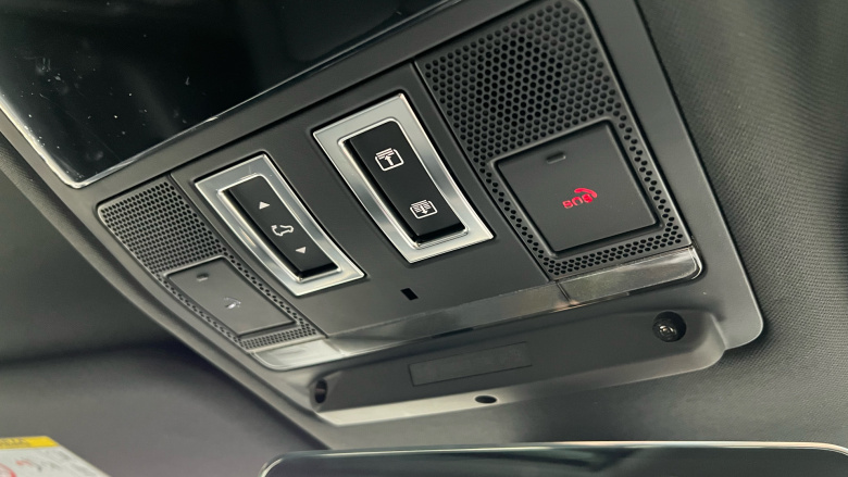 Land Rover Defender 3.0 D350 X-Dynamic SE 110 5dr Auto Diesel Estate